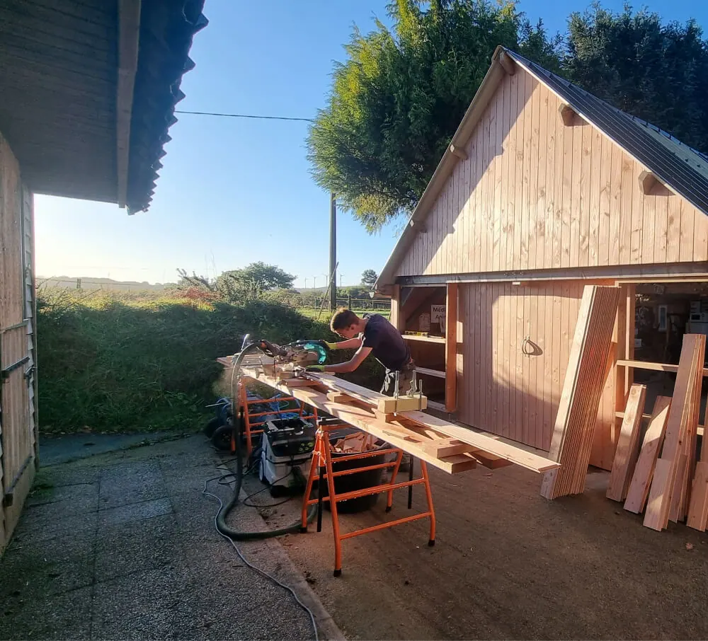 Bardage Douglas d’un préau — photo du chantier 1
