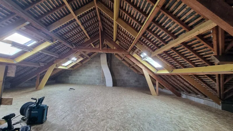 Combles : solives et charpente renforcées — Labourde Charpente