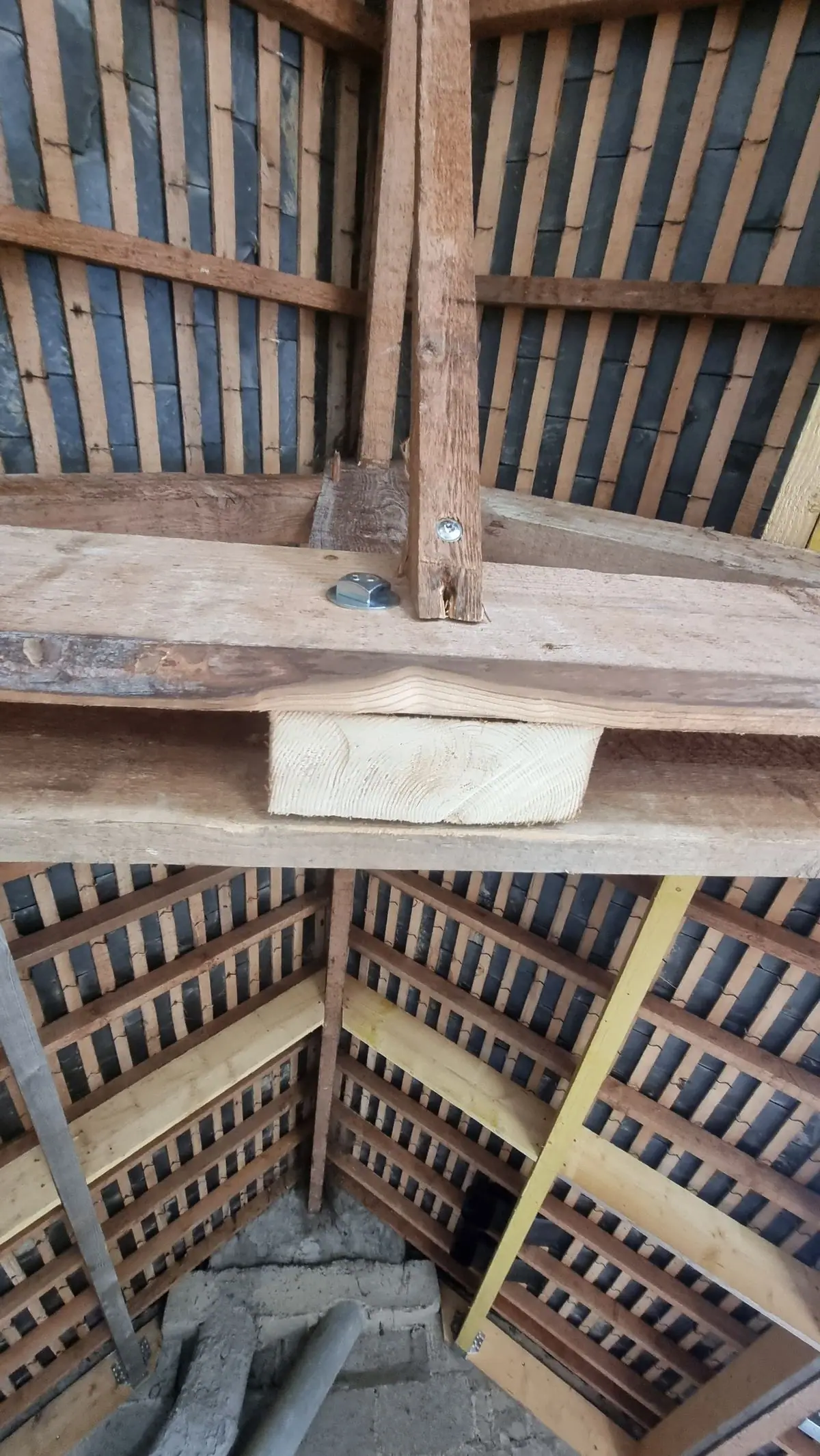 Combles : solives et charpente renforcées — photo du chantier 9