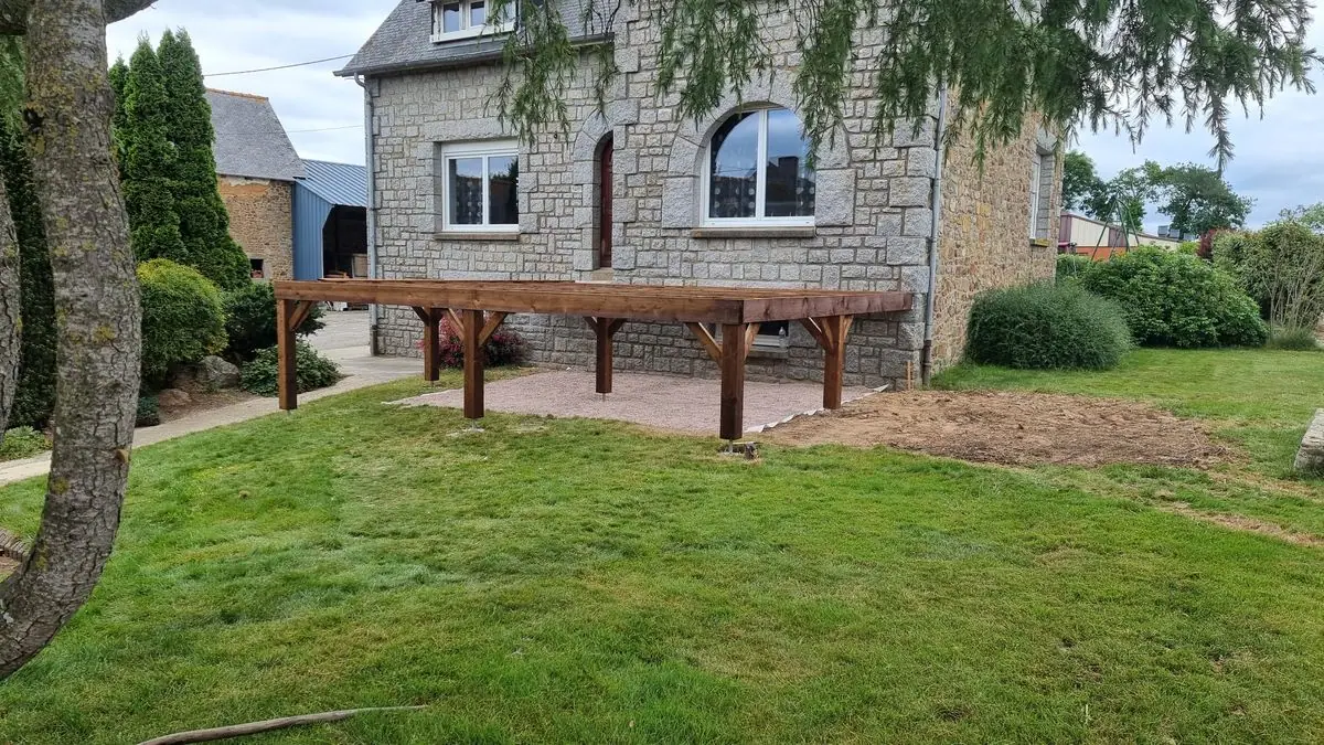 Terrasse bois sur pilotis — Labourde Charpente