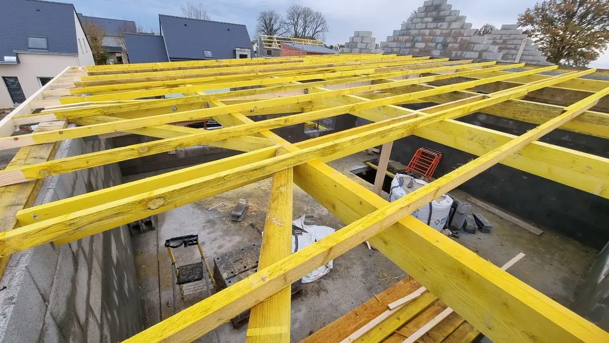 La charpente d’une maison individuelle en construction